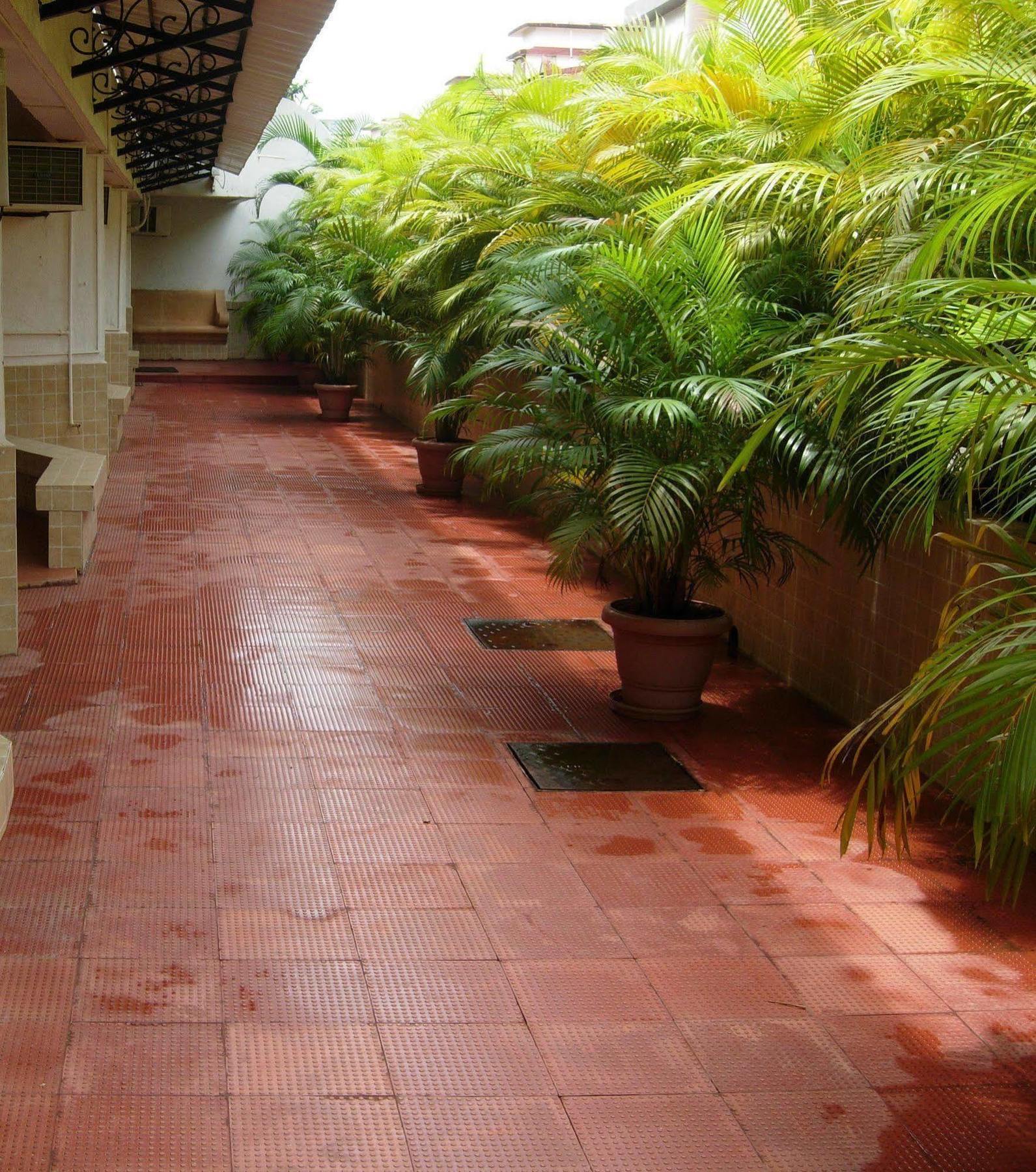 Hotel Brisa Marina Caranzalem Exterior foto