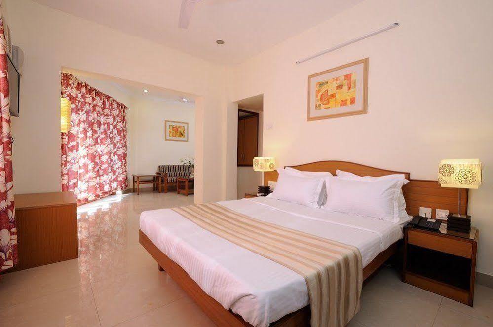 Hotel Brisa Marina Caranzalem Exterior foto